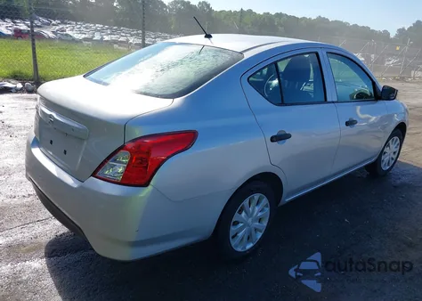 2018 Nissan Versa 1.6 S z USA, uszkodzony, nr VIN 3N1CN7AP6JL843842